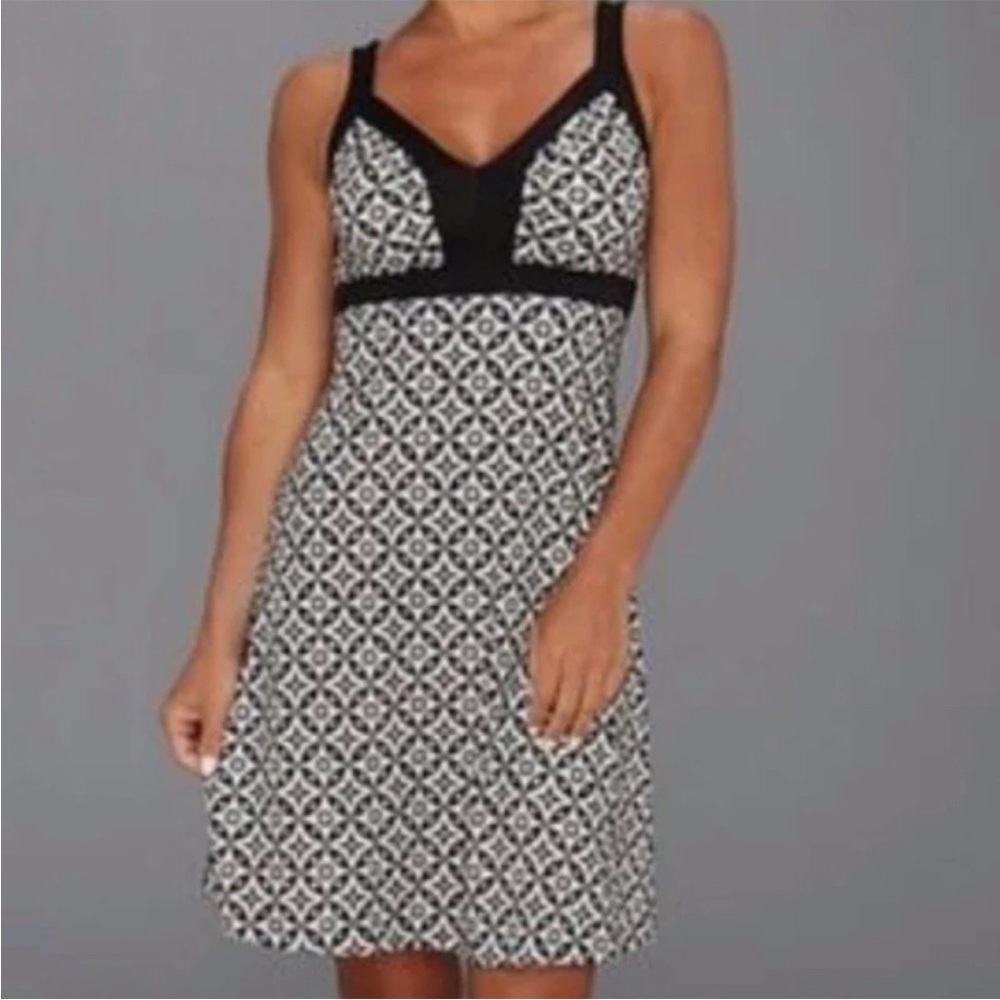 Patagonia  Black & White Sleeveless Dress L outdoors tennis core pickleball